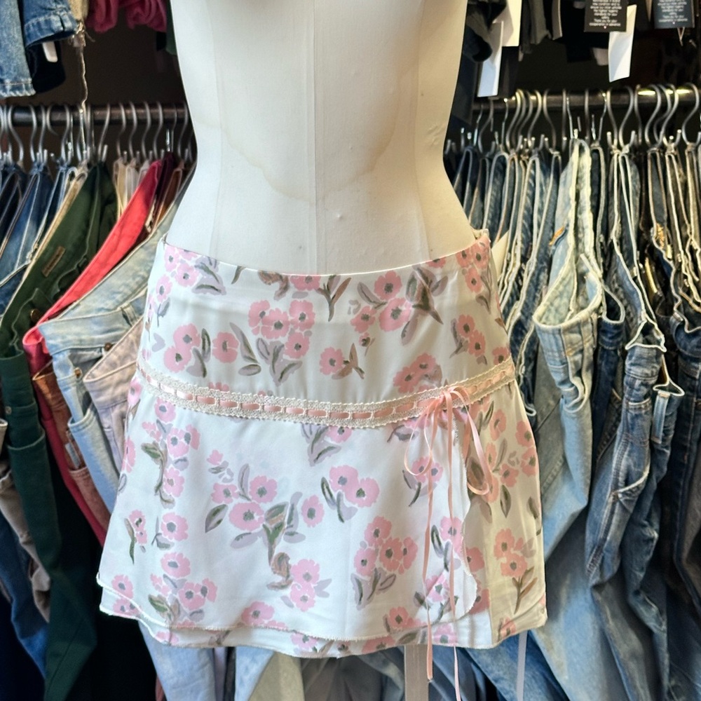 KEHLANI floral prints mini skirt - Picture 1 of 4
